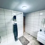 Δωμάτια σε οικογενειακή κατοικία Et Sdd Privees Dans Maison Partagee Avec Des Residents Μον