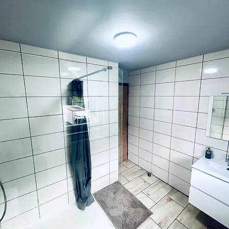 Habitación en casa particular Et Sdd Privées Dans Maison Partagée Avec Des Résidents Mons